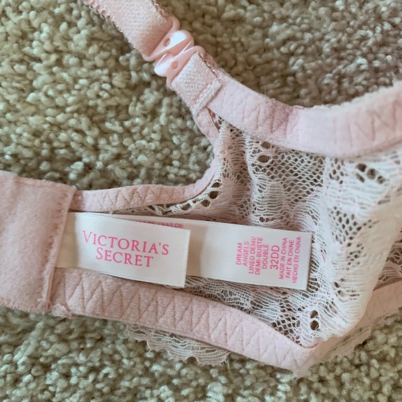 Victoria Secret Lightly Padded Bra - Picture 2 of 4